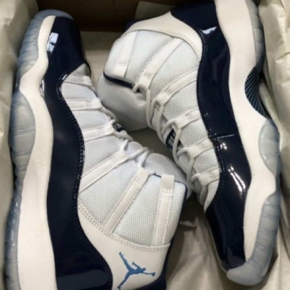 Air Jordan 11 Shoes - Picture 2 of 2